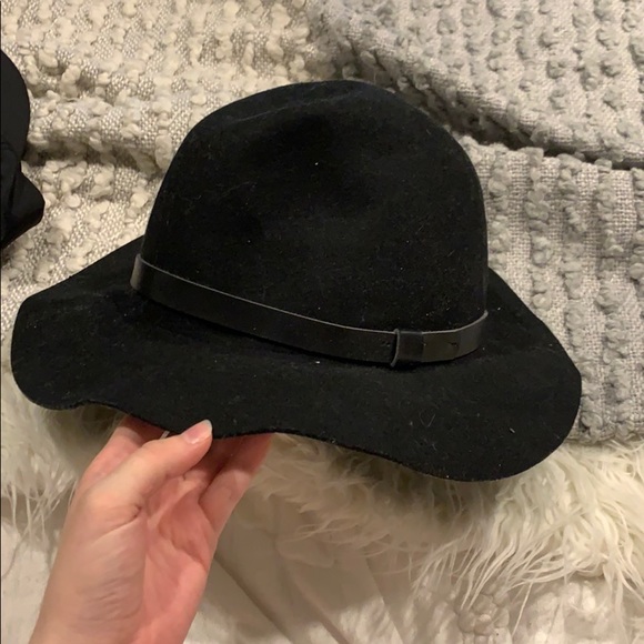 H&M Hat - Picture 1 of 5